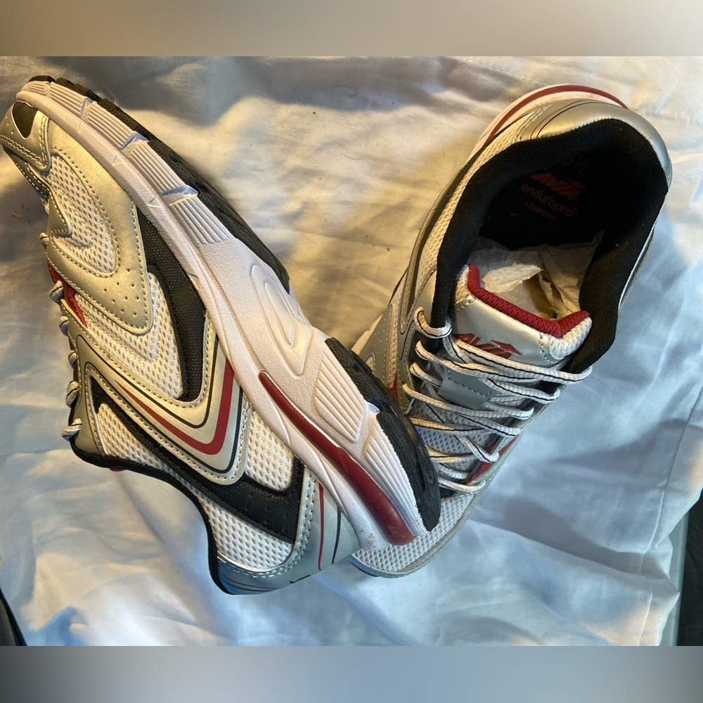 Avia Men's Athletic Shoes - White, Black, Red (8.5) NWT